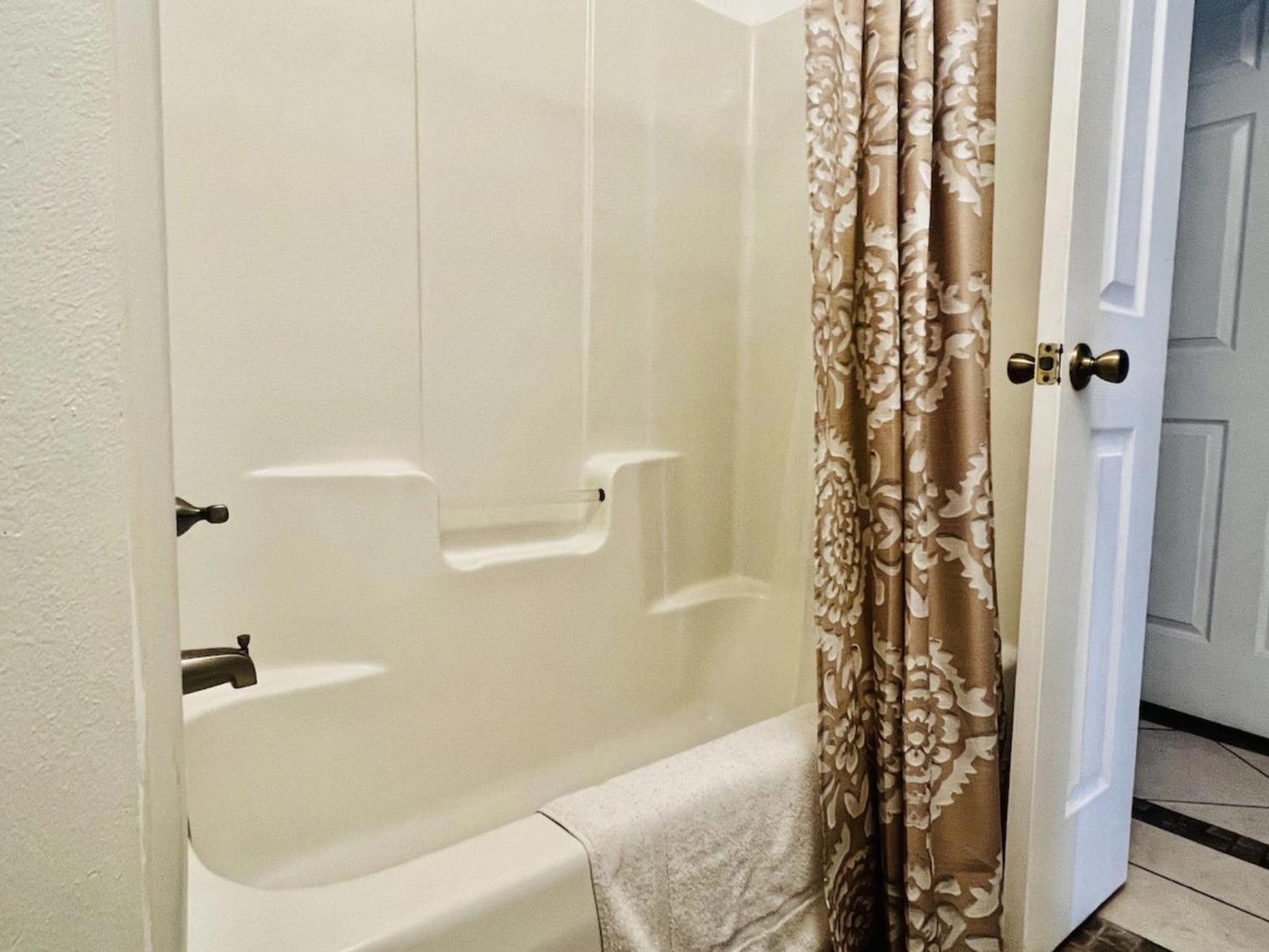 Charming 2 Bdr 1 Bath Home Fenced Byard N Pensacola Pet Friendly Close To Bases Exteriör bild